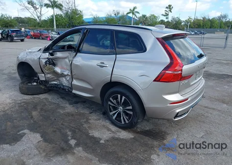 2024 Volvo Xc60 B5 Core Dark Theme z USA, uszkodzony, nr VIN YV4L12RKXR1924749